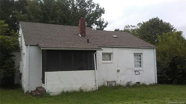 2nd image of 1418 Tilman St