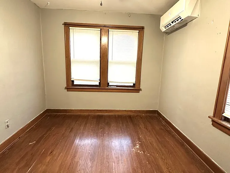 2348 N Campbell Ave — Photo 12