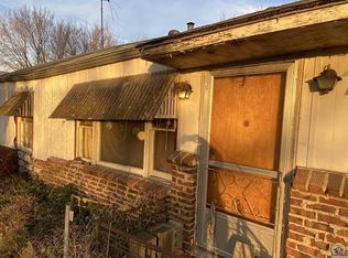 1916 SE Iowa Ave, Topeka, KS 66607