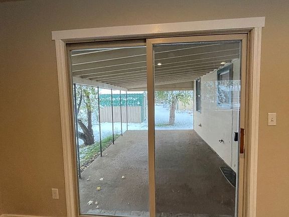 4th image of 1028 5th Ave E