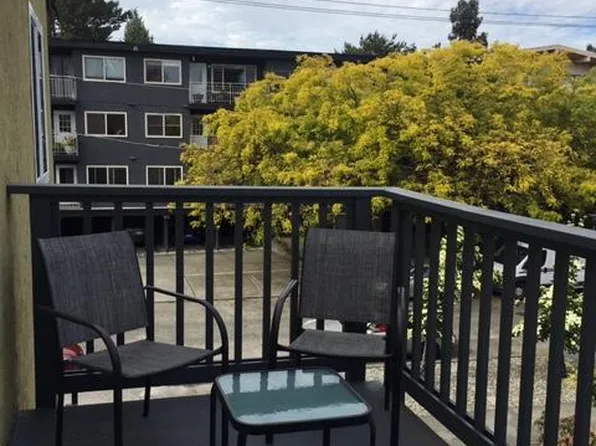 1427 NW 63rd St APT 4, Seattle, WA 98107