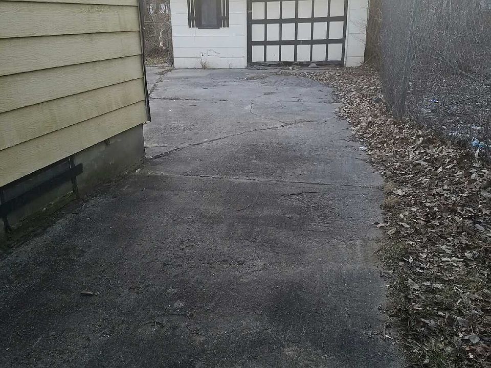 2nd image of 19711 Biltmore St