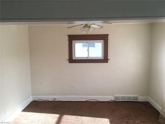 5th image of 8209 Rosewood Ave