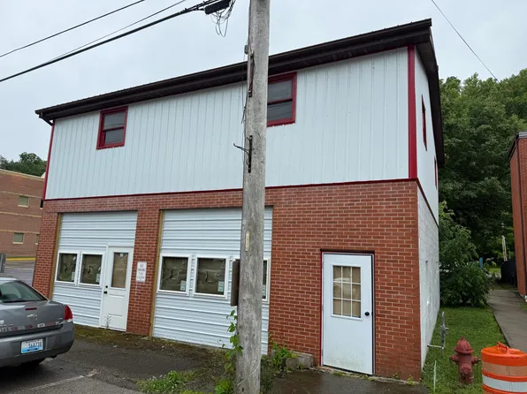 50 Back St, Frenchburg, KY 40322