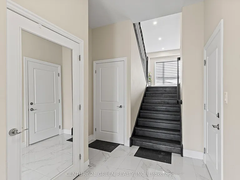 851 Sarnia Rd — Photo 5