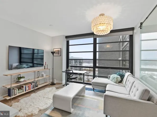 1300 4th St SE Unit 806, Washington, DC 20003