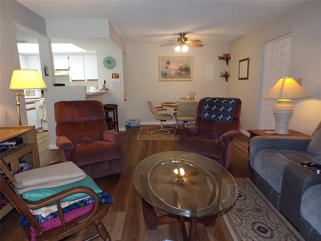 1 bed, 1.0 bath, 735 sqft, $2,000 — Photo 2