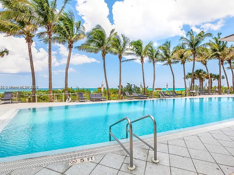 6801 Collins Ave #818 — Photo 18