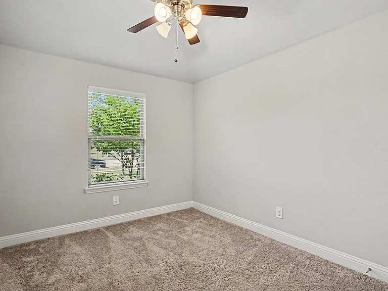 1425 Waverley Dr — Photo 19