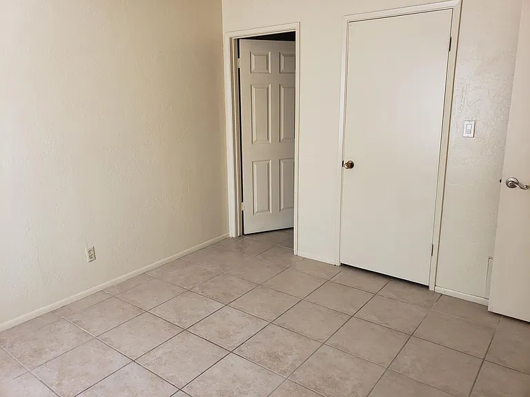 1536 S River Dr — Photo 16