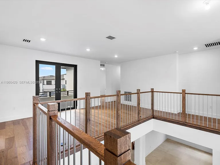 19701 NE 16th Pl — Photo 48