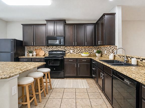 3rd image of 2200 Loreto Dr
