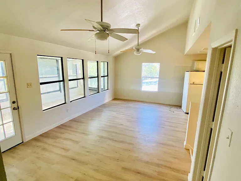 501 Two Pines Ln — Photo 4