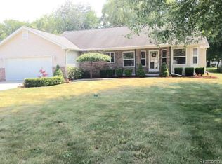 3473 Oak Leaf Dr, Fort Gratiot, MI 48059