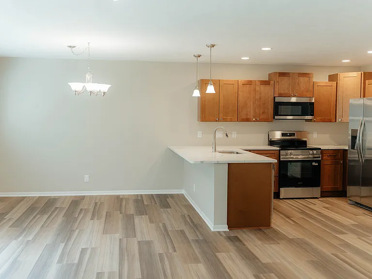 915 Carlton Cir — Photo 11