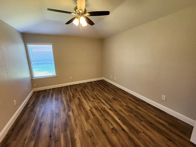 607 Hollyberry Dr — Photo 18