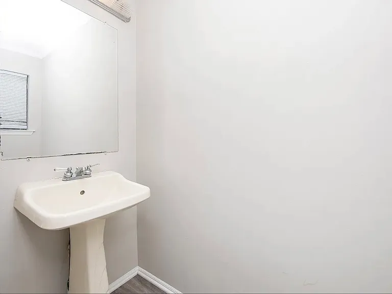 58 Danielle Ct — Photo 18