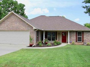 306 Memorial Dr, Wake Village, TX 75501