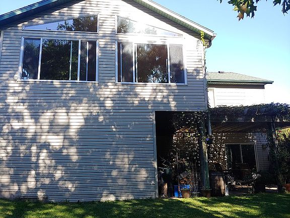 4th image of 633 N Pine St