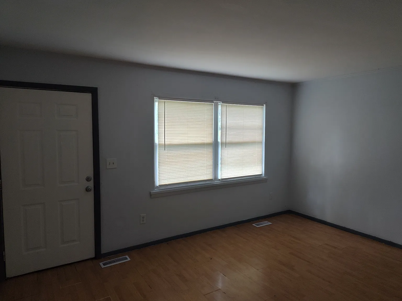 3 bed, 986 sqft, $1,100 — Photo 1