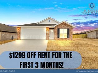 208 SW Vicki St, Gentry, AR 72734