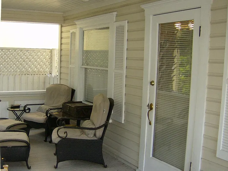 332 Lang Ct N — Photo 2