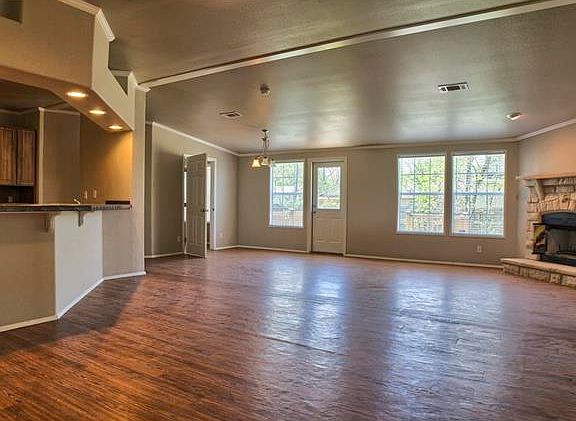 4th image of 2307 Poplar Ln