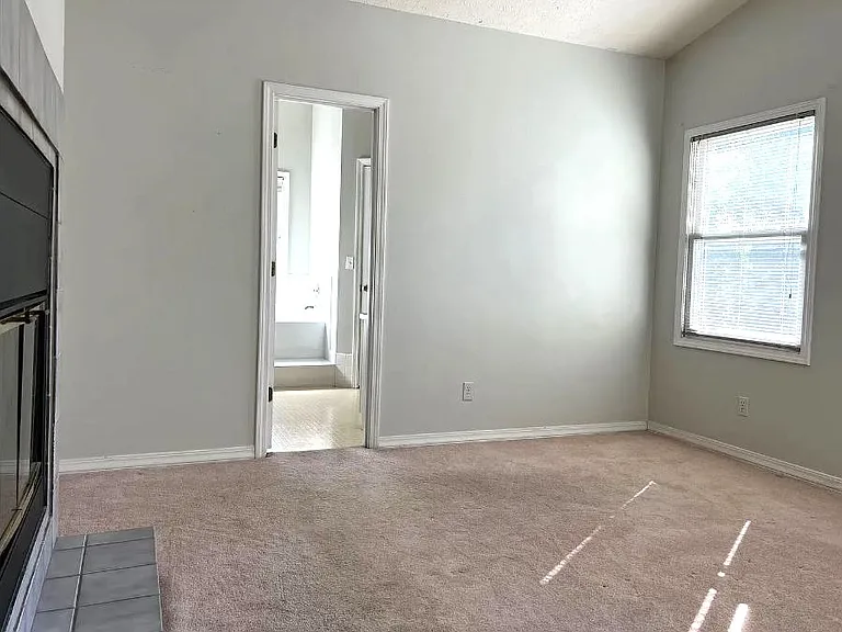 821 W Rosewood Dr — Photo 6