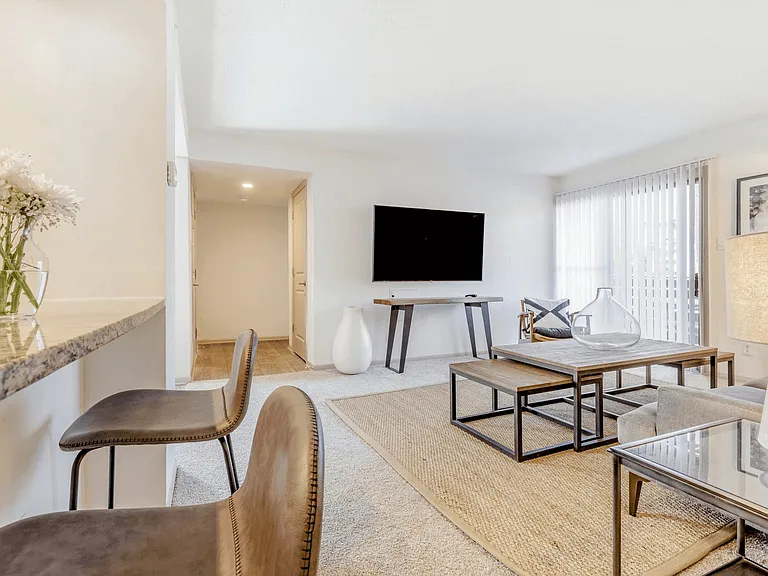 Madison Southpark Apartment Homes — Photo 31