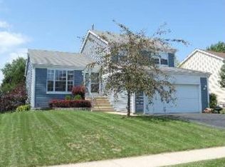 1135 Oxford Ln, South Elgin, IL 60177
