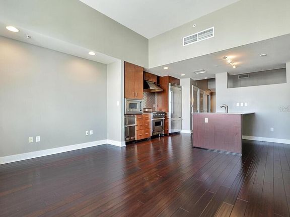 4th image of 1120 E Kennedy Blvd Unit 817