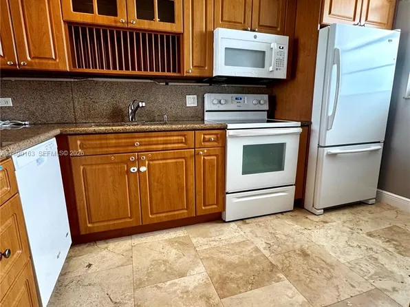 3545 NE 166th St APT 805, North Miami Beach, FL 33160