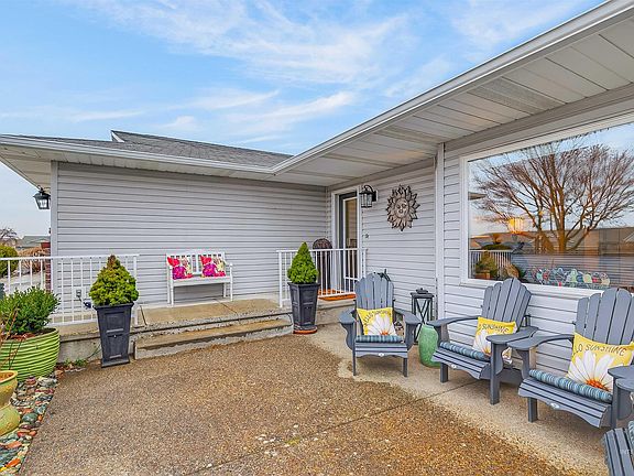 2nd image of 930 Cypress Ct #A