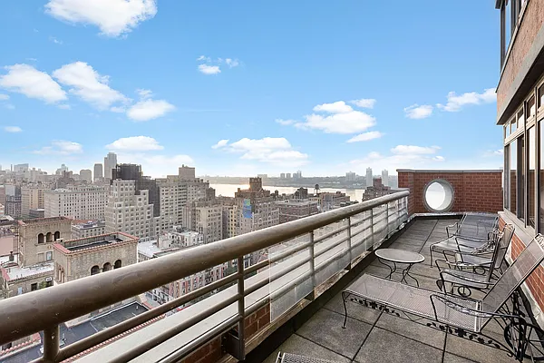 Rented by Mizner Capital Realty | media 31