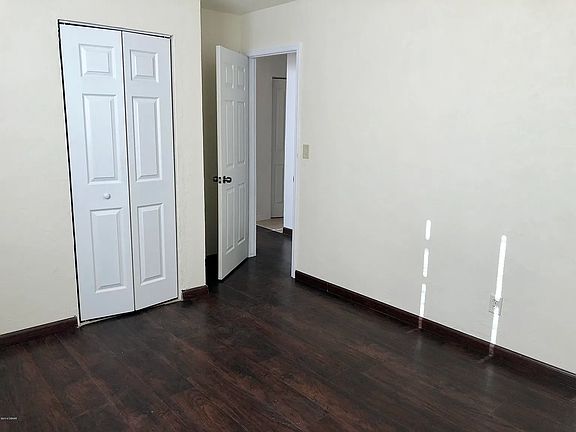 3rd image of 1009 Thunderbird Dr