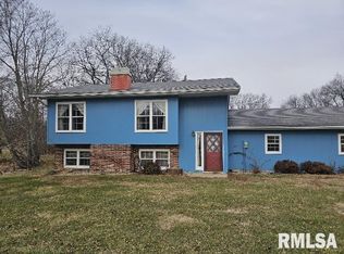 501 N Hun St, Colchester, IL 62326