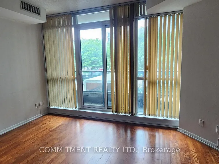 215 Fort York Blvd #215 — Photo 4