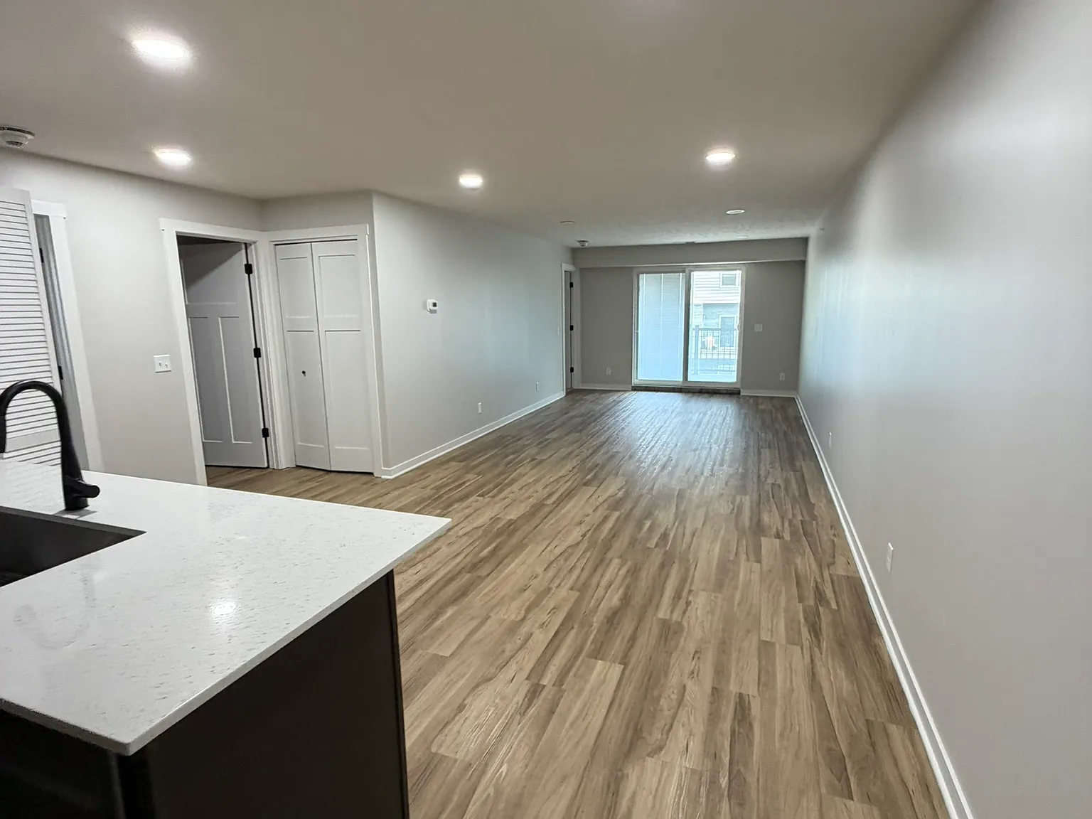2 bed, 1028 sqft, $1,600 — Photo 3
