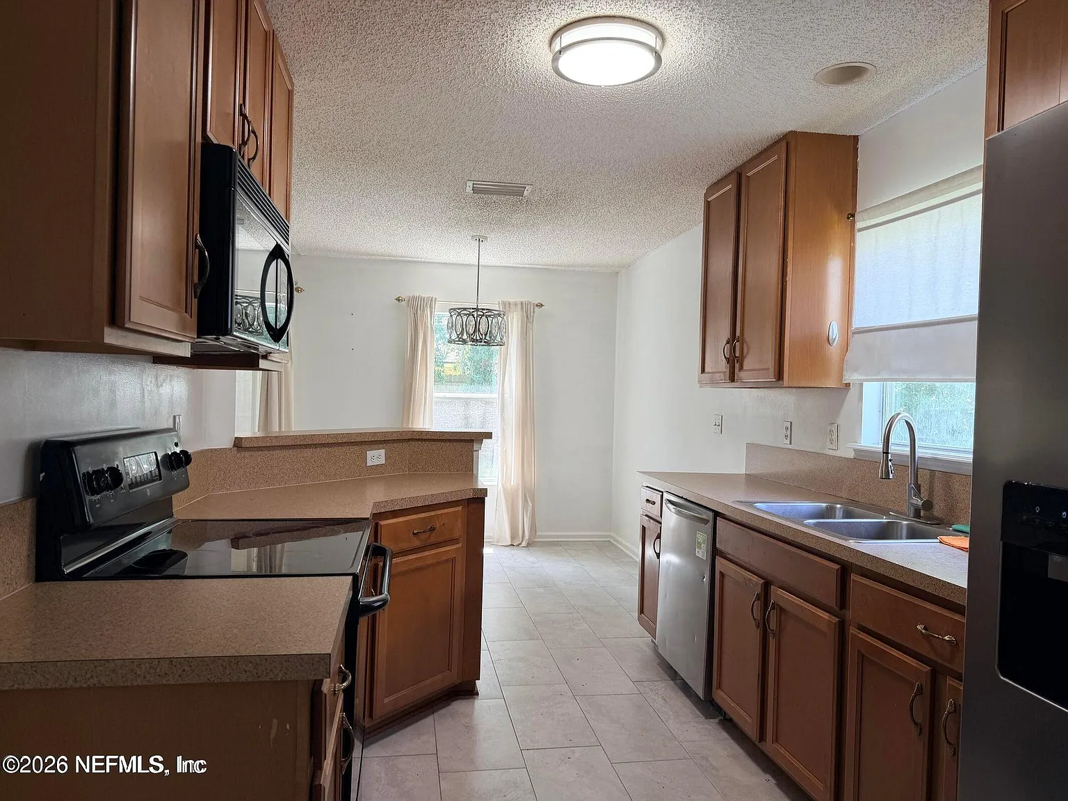 4 bed, 2.0 bath, 1596 sqft, $1,800 — Photo 2