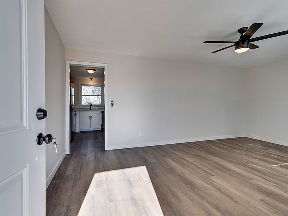 4th image of 4520 Baywood Ave