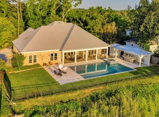 933 Sea Cliff Dr, Fairhope, AL 36532