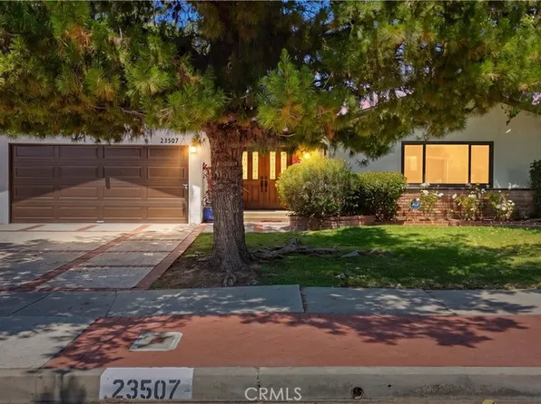 23507 Sylvan St, Woodland Hills, CA 91367