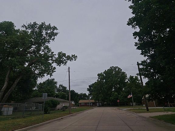 5th image of 510 Clinton Ave