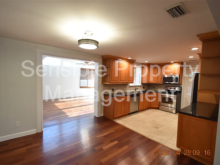 3223 W Wyoming Ave — Photo 10