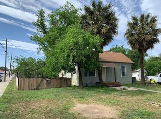 136 W Garden St, Uvalde, TX 78801