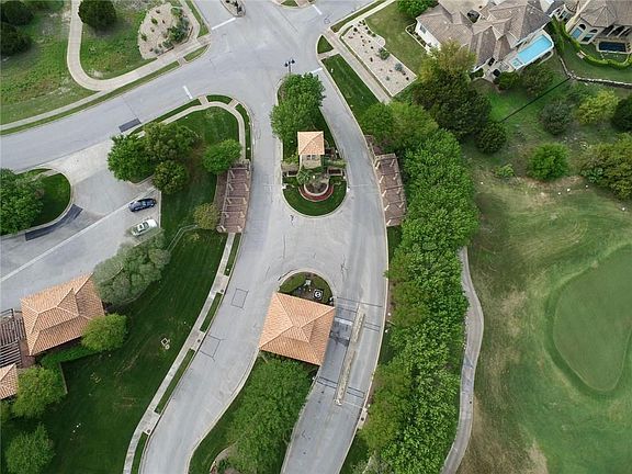 3rd image of 215 Golden Bear Dr