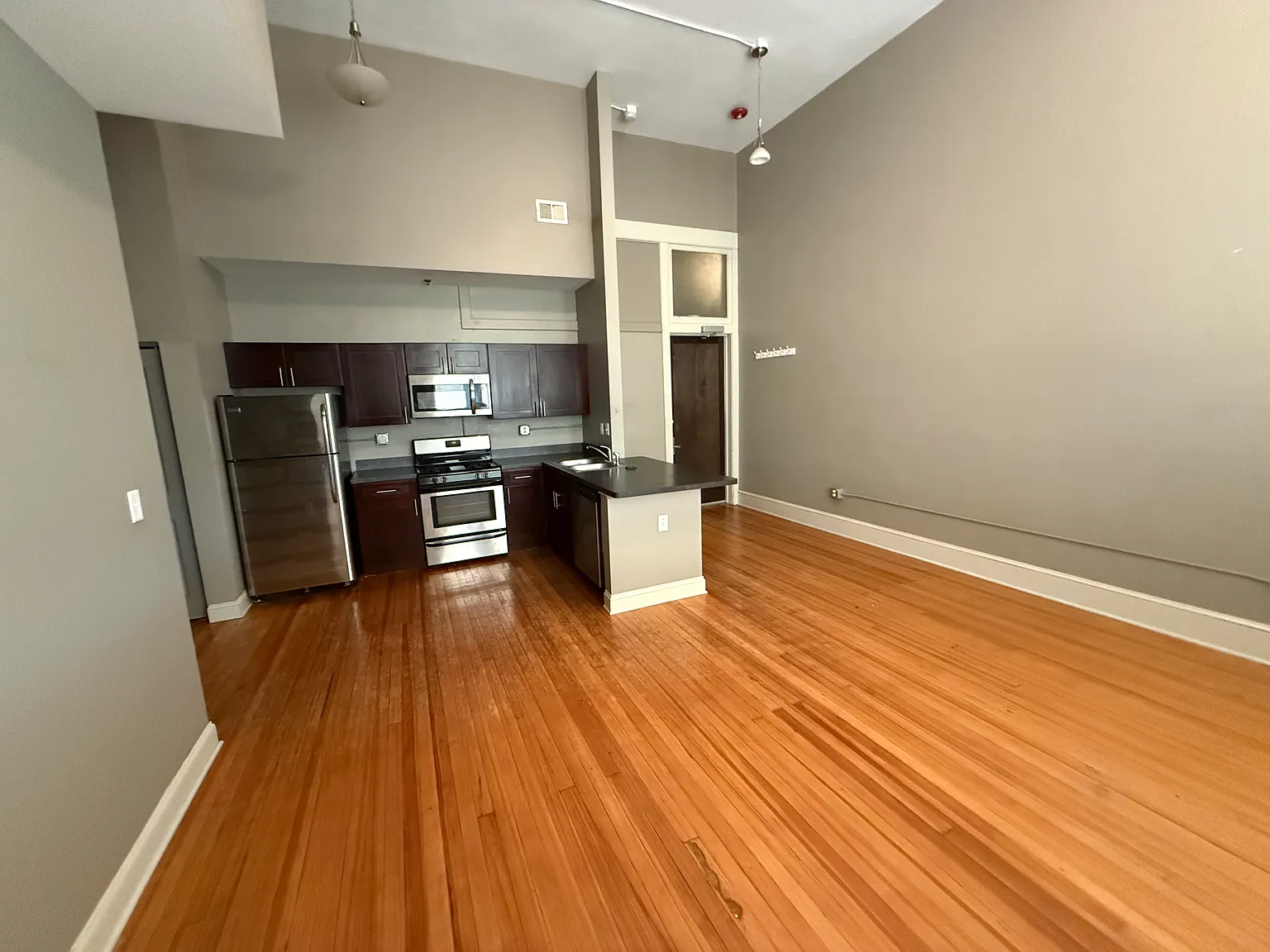 2 bed, 1400 sqft, $1,500 — Photo 1
