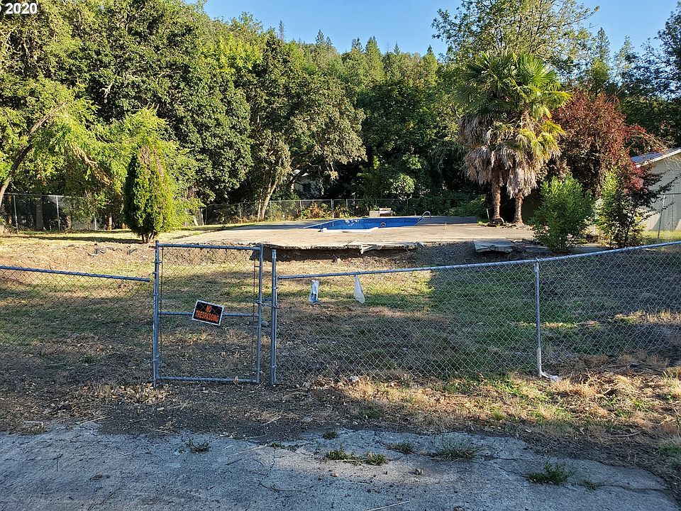 2nd image of 1341 NE Newton Creek Dr
