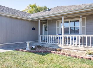 526 S Saturn Dr, Raymore, MO 64083