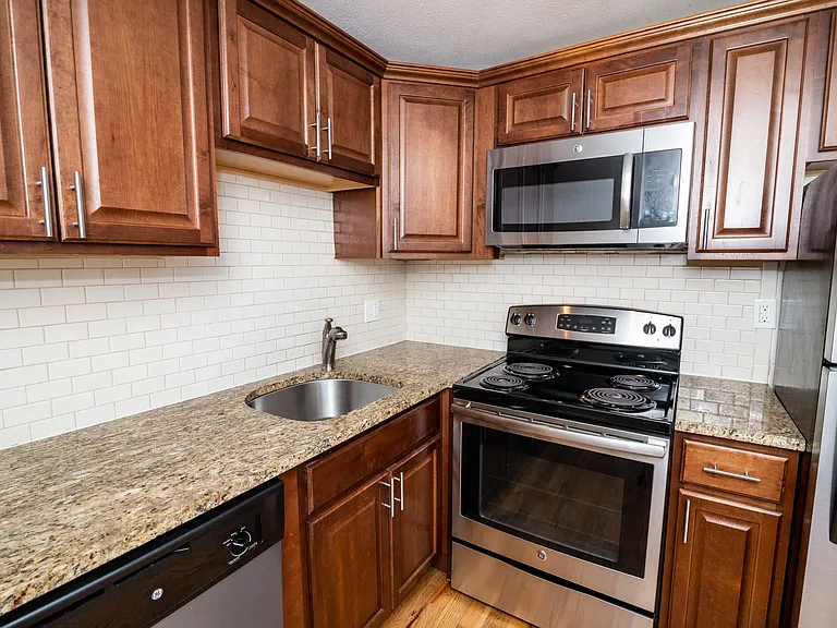 Emerson Flats — Photo 29